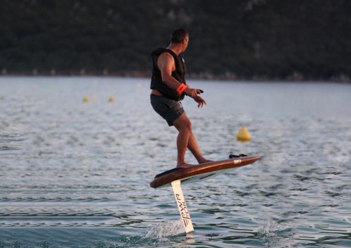 Seabob et foil électrique